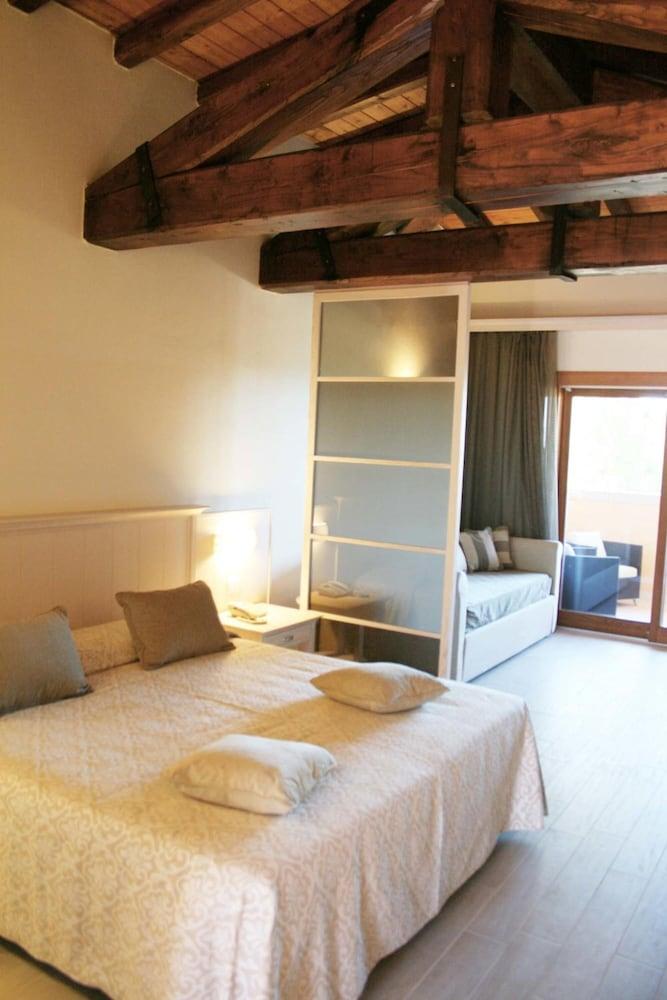 Hotel Marana Golfo Aranci Buitenkant foto
